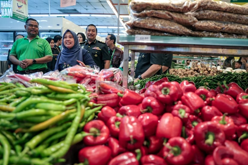 Johor trade ministry says supplies sufficient, no need for panic buying due to West Asia conflict