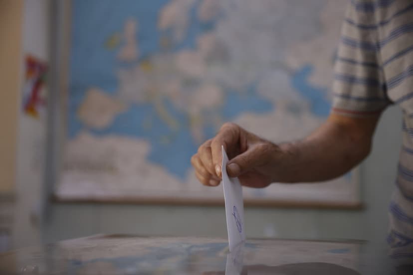 New Democracy leads in Greek poll, 53% see third term likely