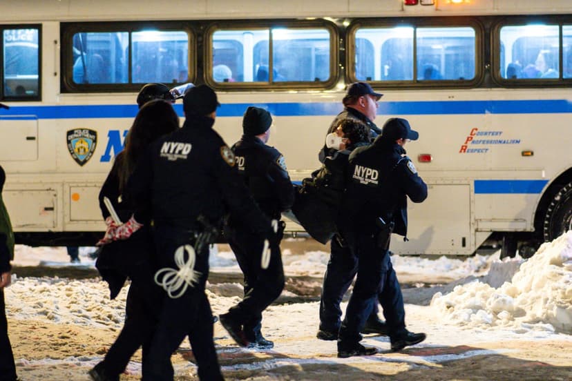 New York: Youth 'Snowball Fight' Against Police Prompts Investigation into 'Shameful and Criminal' Behavior