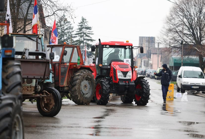 Serbian Farmers Block Roads Demanding Higher Subsidies