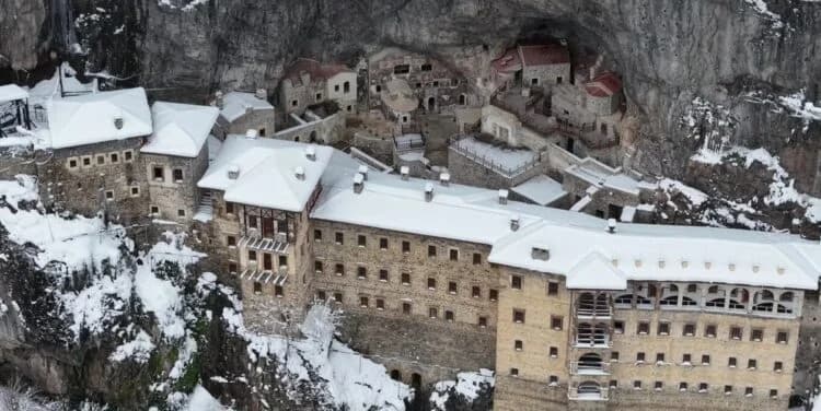Snow-covered Panagia Soumela: The white scenery that captivates visitors from all over the world