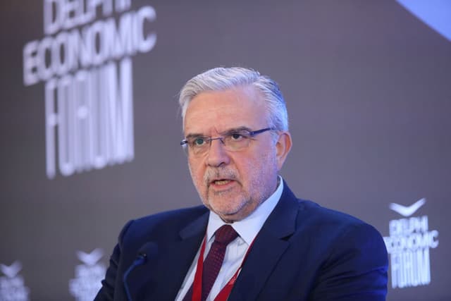 Greek Economy Expected to Outperform European Average, Says Piraeus Bank CEO