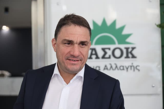 PASOK Criticizes Government's Failure to Curb Inflation