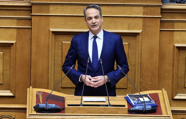 Greek Government Monitors Middle East Situation, PM to Brief Parliament