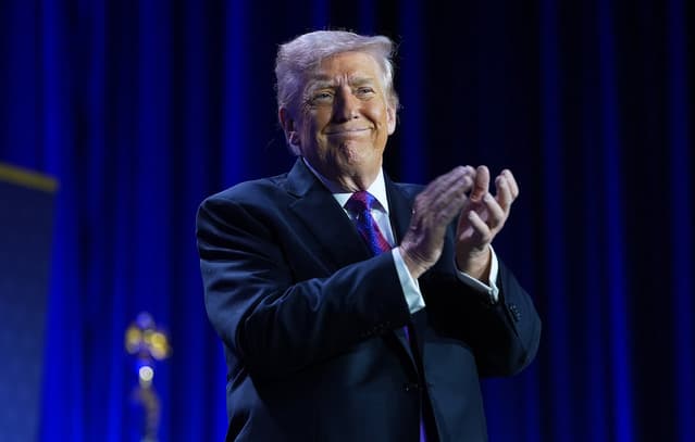 Donald Trump Praises Cristiano Ronaldo, Invites Him to America