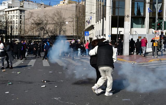 Tensions Erupt at Syntagma Square During Tempi Tragedy Anniversary Protest