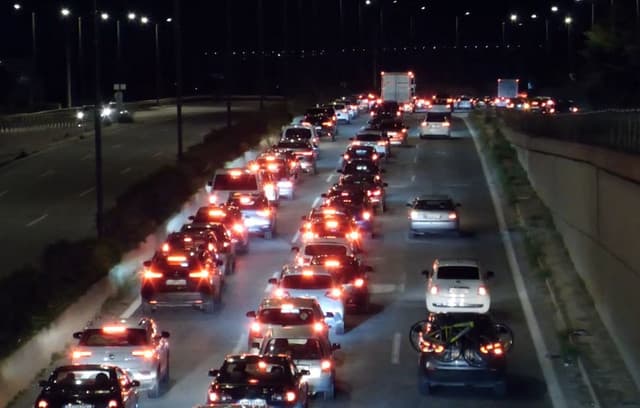 Heavy traffic as holidaymakers return to Attica