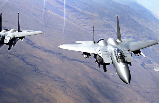 US F-15 Fighter Jet Crashes in Southwest Iran, Pilots Rescued