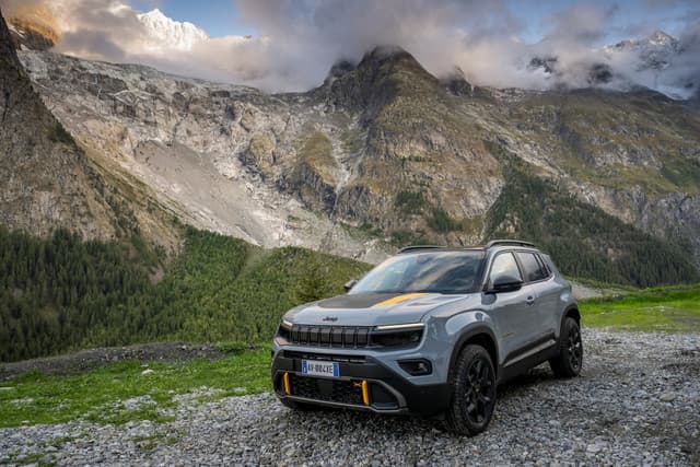 Το Jeep Avenger 4xe στο Χιονοδρομικό Κέντρο Παρνασσού