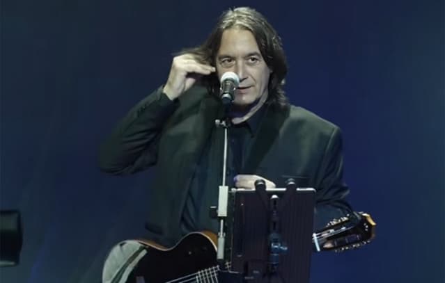 'Who is Tina?', Giannis Kotsiras jokes about those who get confused with the lyrics of 'How Can I'