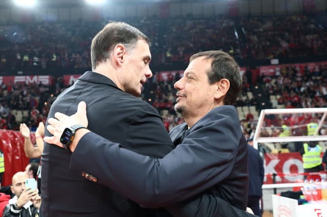 Euroleague: A 'Warm' One-on-One Between Bartzokas and Ataman. Paspali Also at SEF