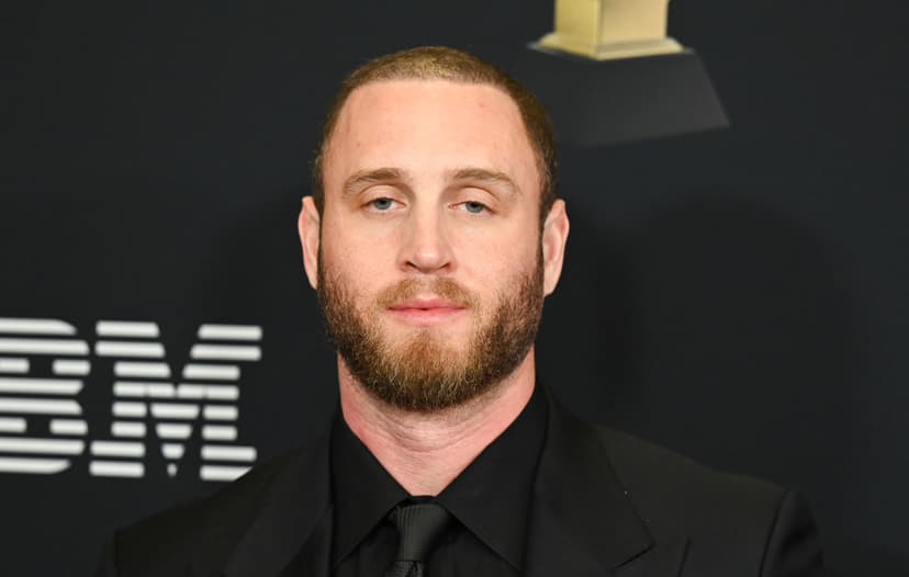 Chet Hanks is stranded in Colombia and wants the internet to help: “Free me”