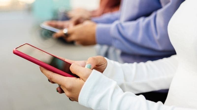 EU experts to start work on social media ban for children