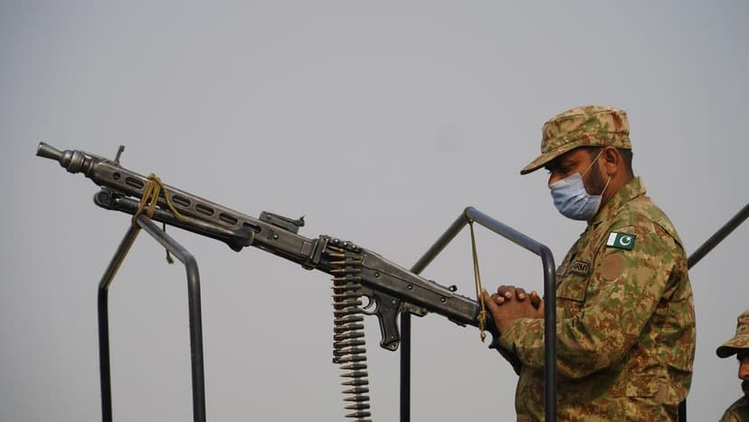 Pakistan Army Kills 18 Individuals on Afghanistan Border