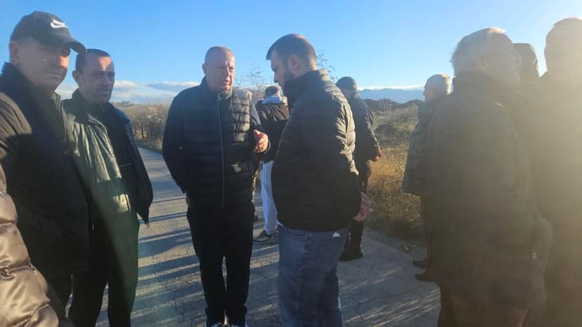 LIVE Residents of Botun again blocked the road next to the construction site...