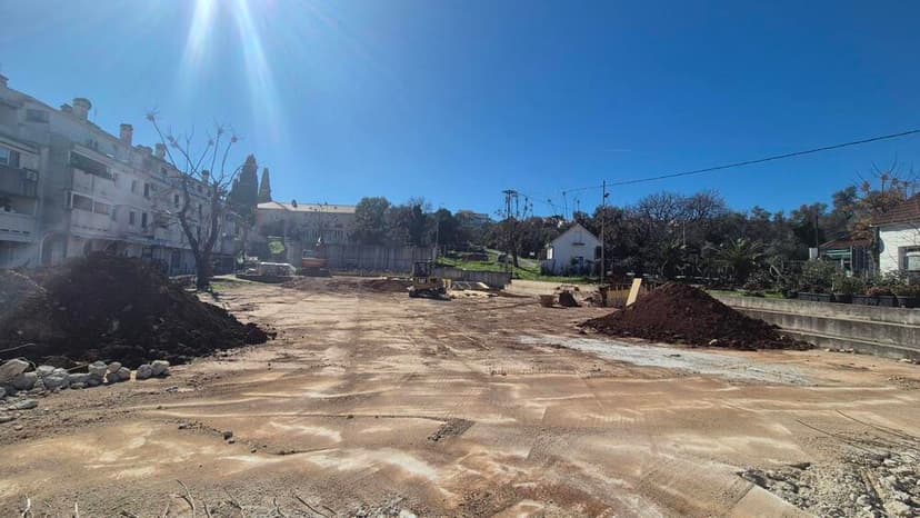 Tivat: Počeli radovi na uređenju trga u centru Radovića
