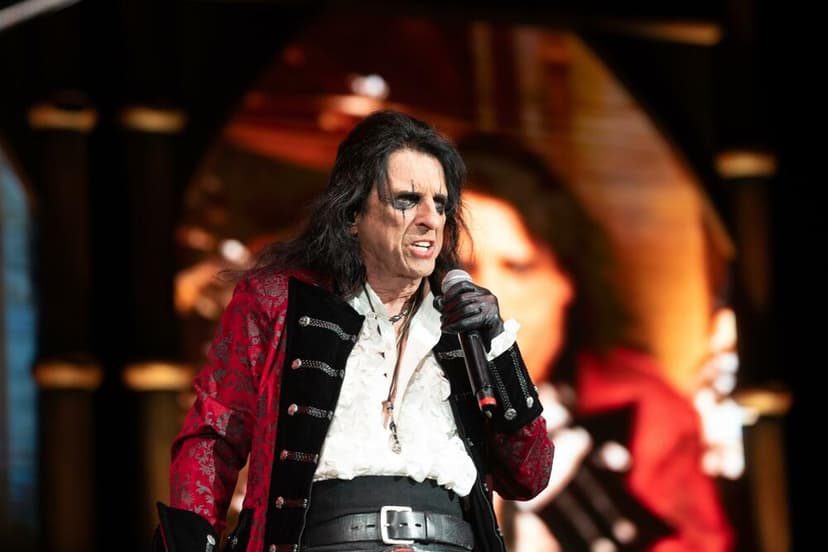 The Devil on My Shoulder: A Detailed Look at Over Half a Century of Career...