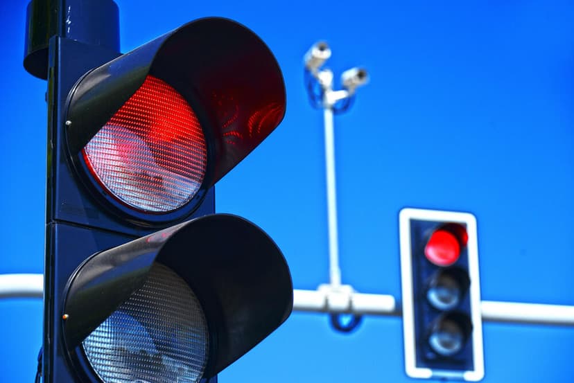 Driver Fined for Running Four Red Lights and Driving Without License in Podgorica