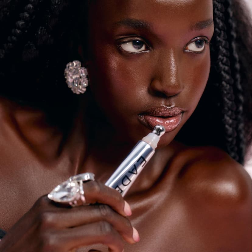 Everything You Need to Know About NYFW's Sleepy Girl Makeup Trend