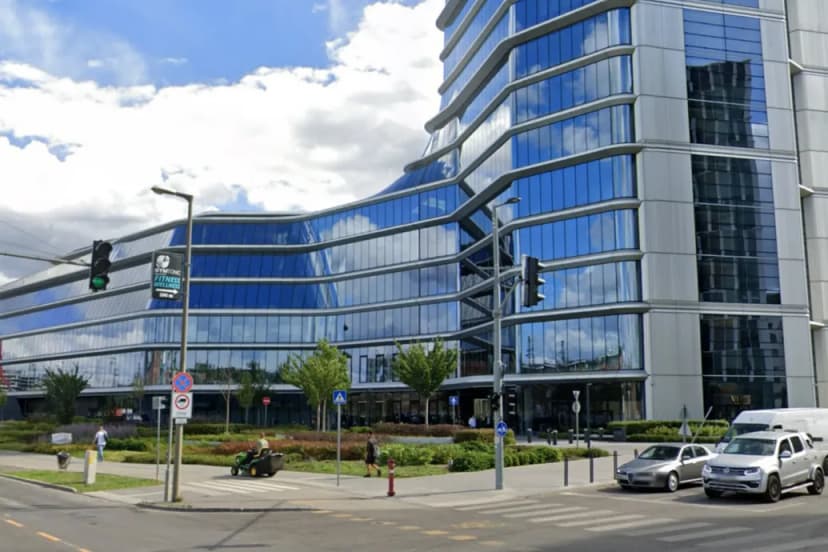 Stabbing during fight at MOL Campus restaurant in Budapest leaves one critically injured