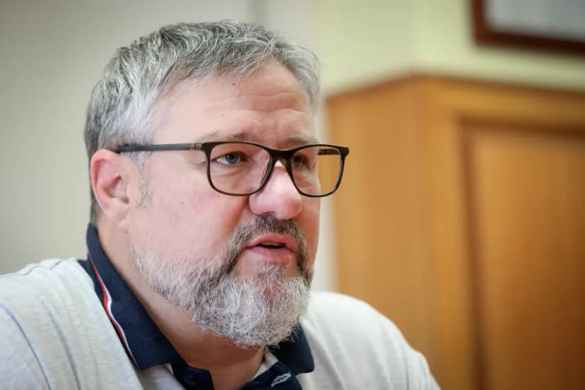 Former Fidesz MP Simonka György, Accused of Fraud, Runs in Election