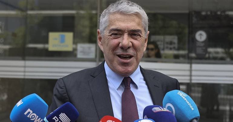 Juíza adia decisão sobre multa e comparência de Sócrates