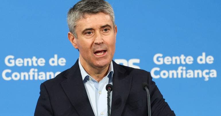 Portuguese Socialists Challenge Government on Lay-off Policy