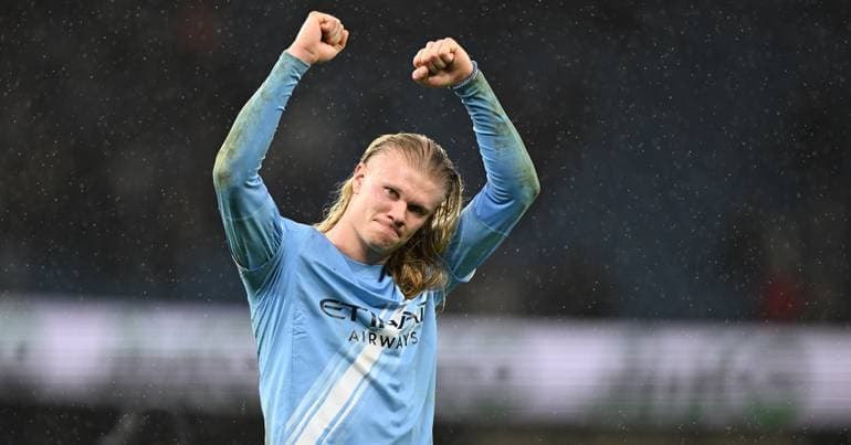 Manchester City vence e pressiona lider Arsenal