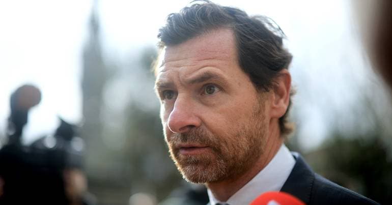 China, Suspensions, Fear, Coward: The Mixed Zone Between Leaders