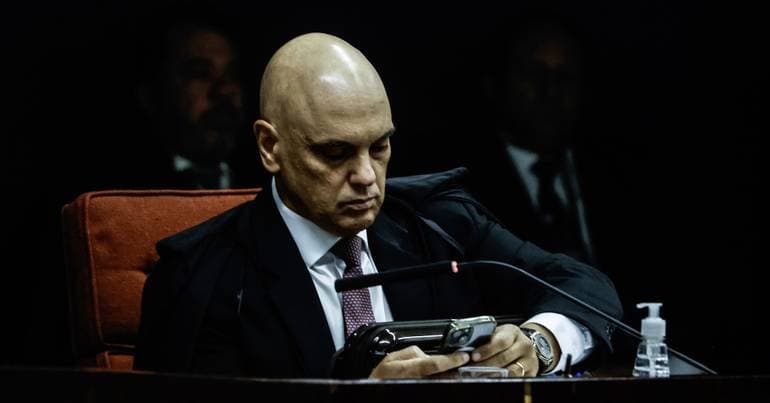 Brazil's Supreme Court Prohibits Visit of Trump Advisor to Bolsonaro