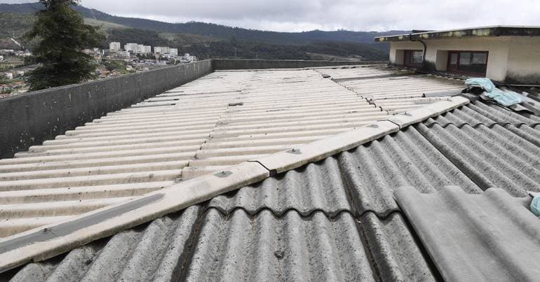 Portuguese Association Protests Suspension of Asbestos Removal Authorization