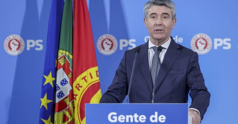 Portuguese Socialist Leader Carneiro Seeks Collaborative Opposition and PS Image Remodel
