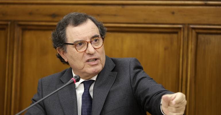 Portuguese Minister Discusses Public Accounts and Rehabilitation