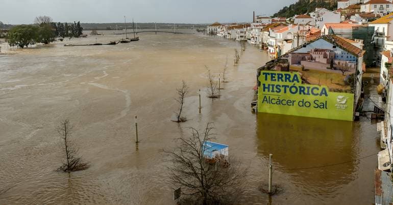 Parliament Speaker Aguiar-Branco Visits Flood-Affected Alcácer do Sal