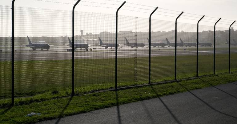 Quinze aviões reabastecedores americanos continuam nas Lajes