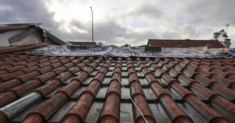 Demand for roof tiles in Leiria remains a month later