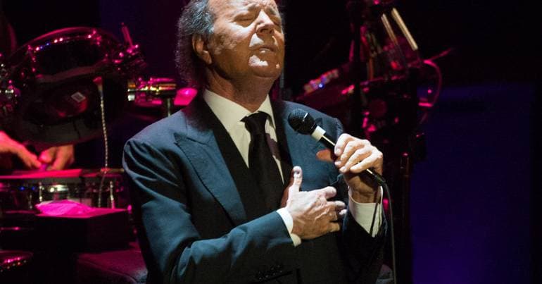Julio Iglesias Sues Yolanda Díaz for Defamation
