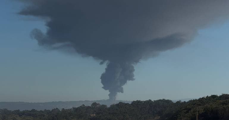 Large Fire at Fruit Warehouse in Óbidos, Portugal