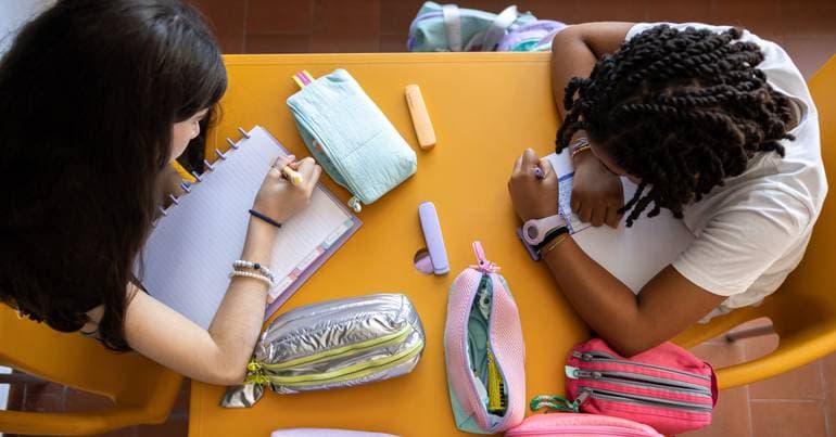 Portuguese movement advocates for stricter mobile phone ban in schools