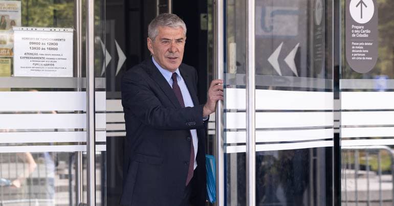 Como pode a justiça parar renúncia de advogados de Sócrates?