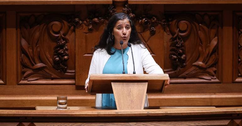 Portuguese Parties Discuss 100% Lay-off and Rectifying Budget