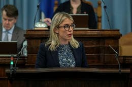 Diljá Mist Criticizes Mismanagement of Tax Funds