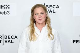Amy Schumer Thanks Healthcare Staff for Help with Digestive Issues