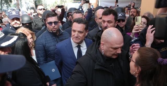 Greek Parliament: Clash over incidents at Nikaia General State Hospital