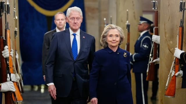 Hillary Clinton: “I am 100% sure that Bill Clinton did not know about Jeffrey Epstein’s crimes”