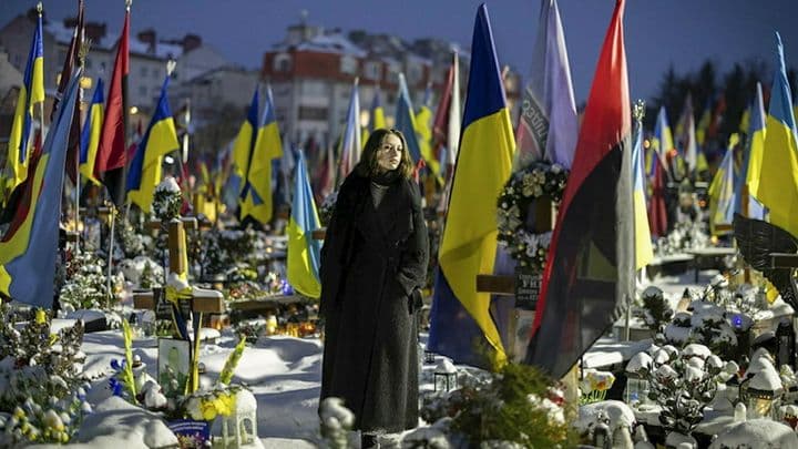 Ukrainian Refugee Reflects on War-Scarred Hometown