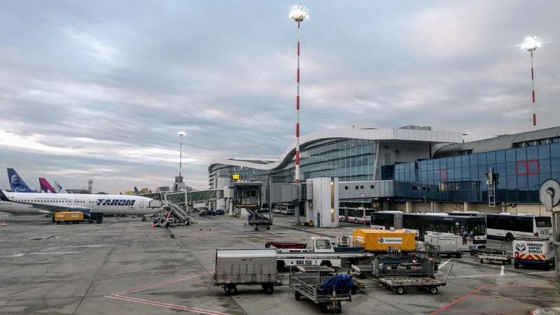 Which flights are canceled on Sunday at Otopeni Airport due to the war in the Middle East