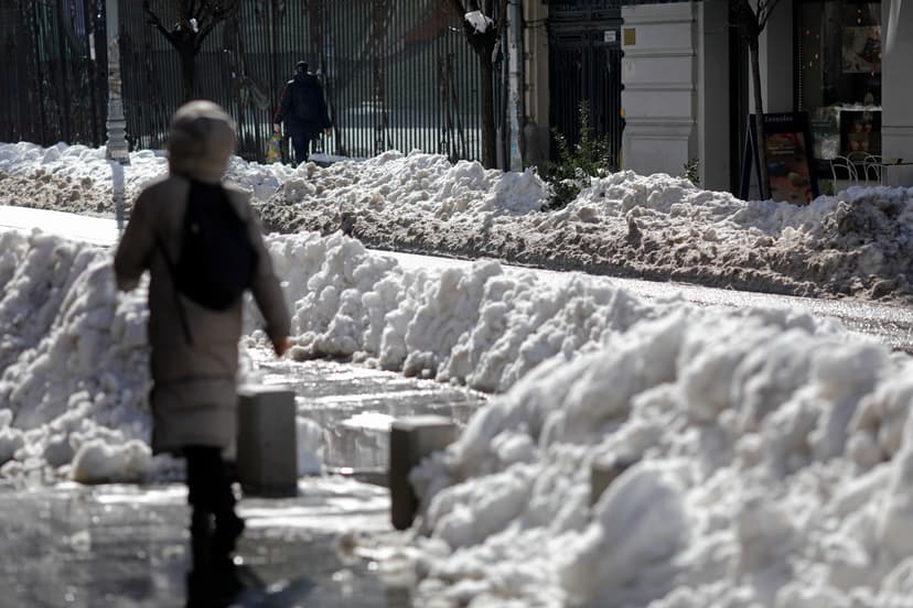Bucharest City Hall Criticizes Sector Mayors Over Snow Removal Failures