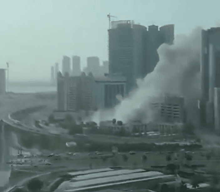 VIDEO Coloane de fum la un cunoscut hotel de cinci stele din Bahrain. „A fost lovit cu drone”