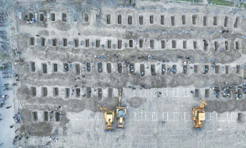 Iran: Heartbreaking images from the funerals of victims of an air raid on a girls' school